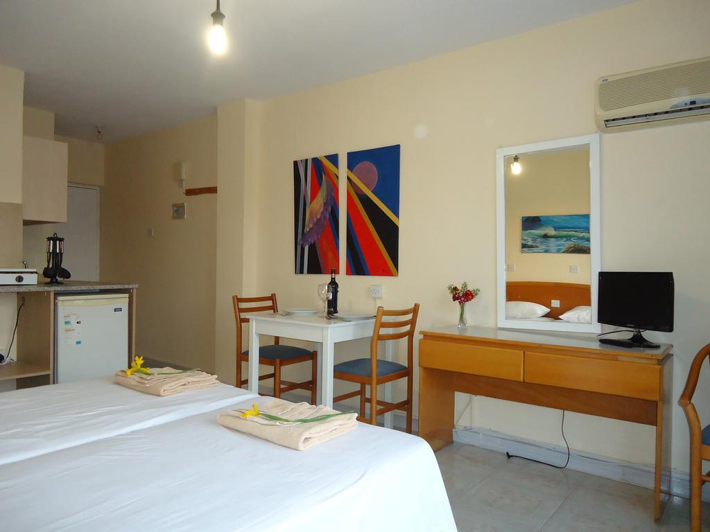 Marisa Hotel Apartments アヤナパ エクステリア 写真